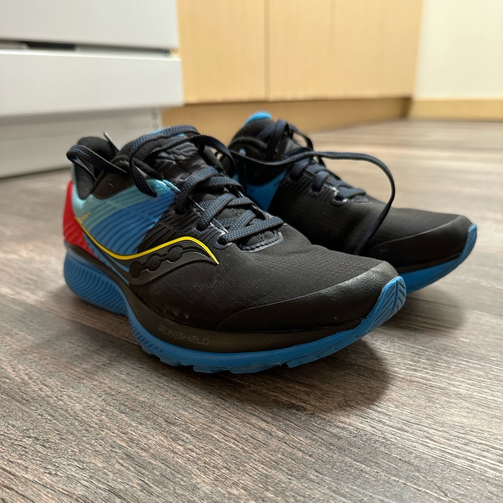 W’s sz 6 Saucony Guide 14 RunShield - Picture 2 of 5